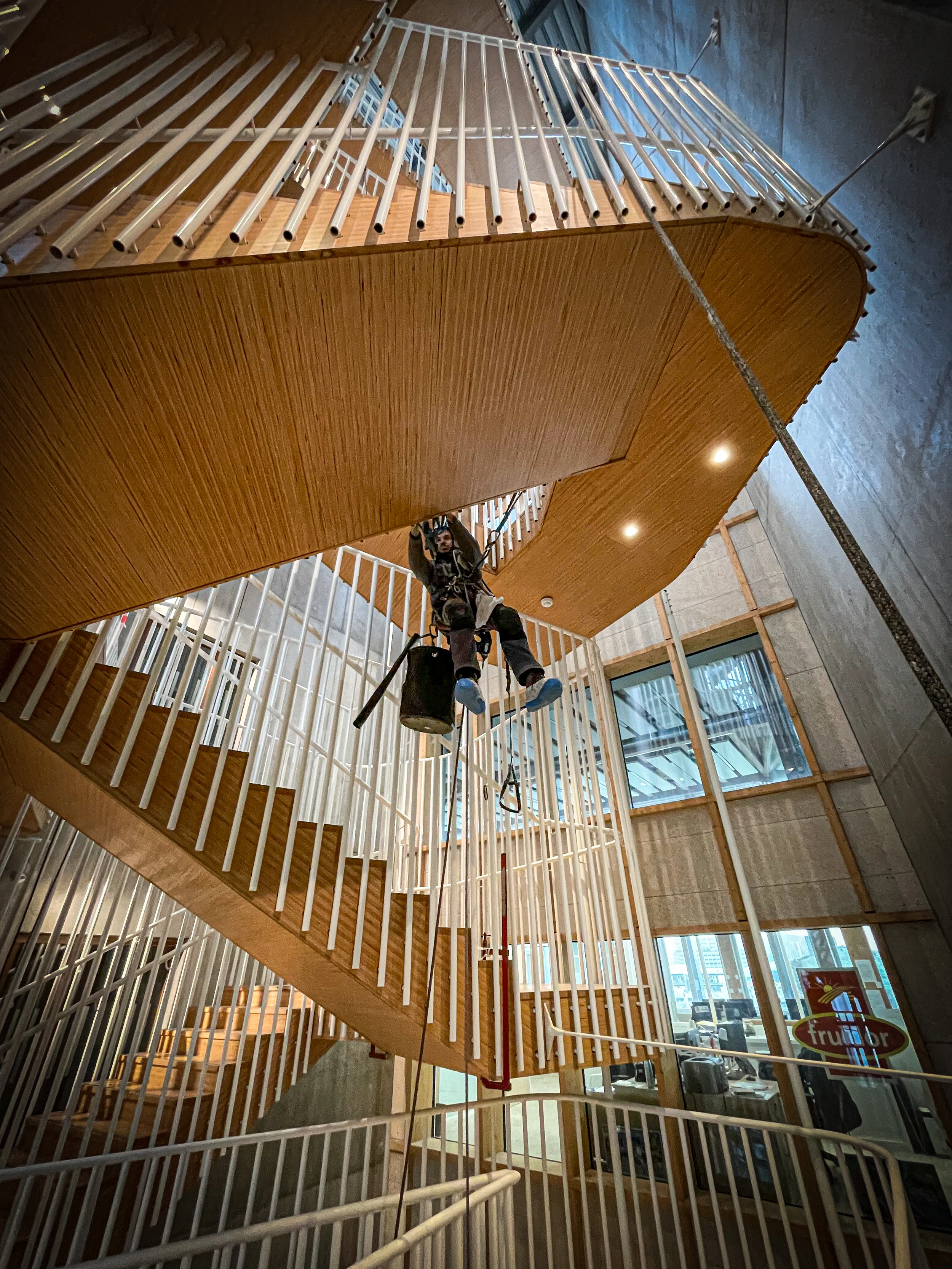 Intervention de cordistes MS Access pour escalier et design chez ATELIER AGENCEMENT à Bordeaux (bâtiment) – 3